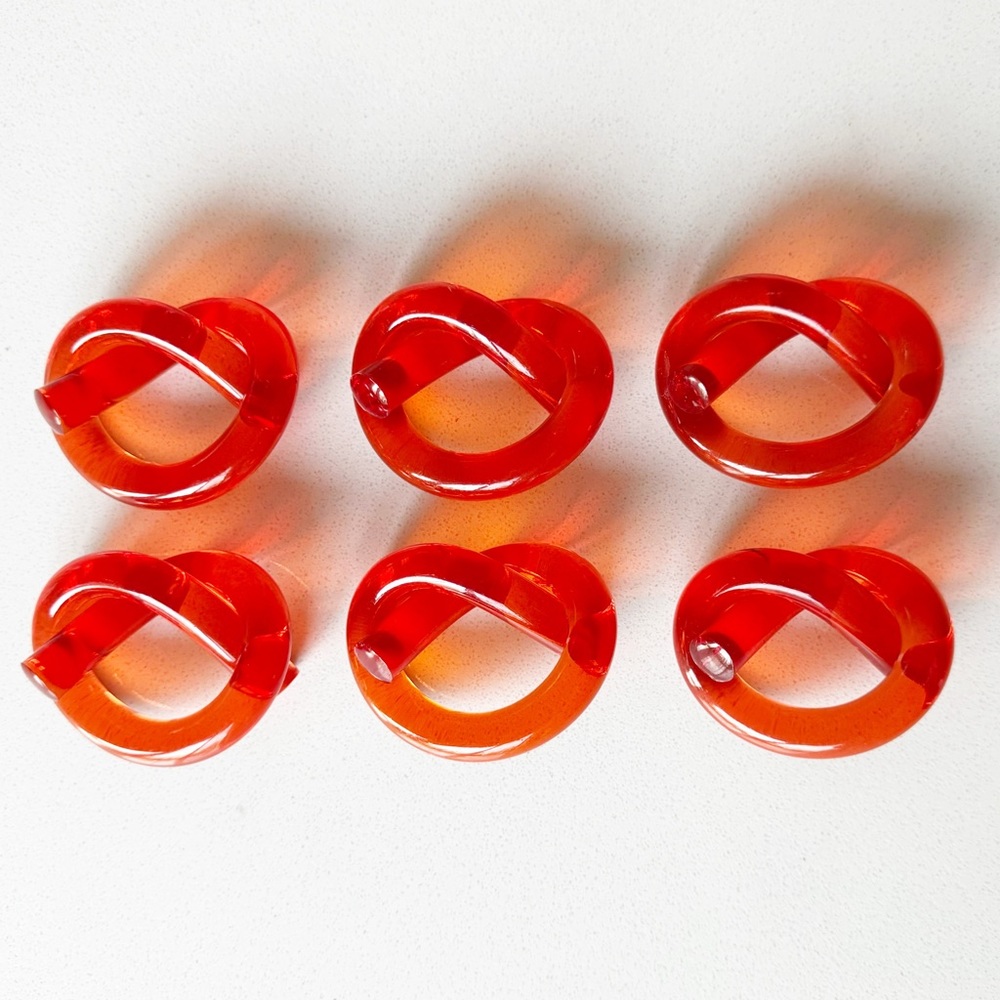 6 Dorothy Thorpe Lucite Pretzel Napkin Rings